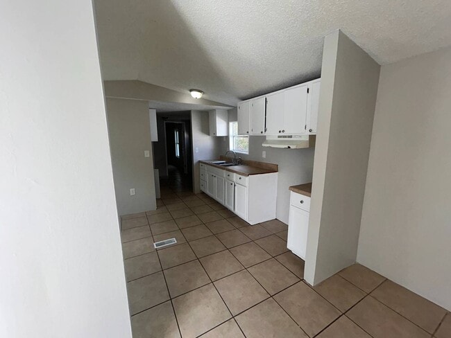 3118 Dudley Rd
