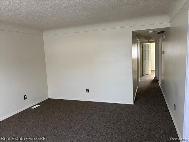 Photo - 14960 Alberta Ave