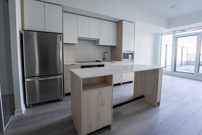 Building Photo - 1007 The Queensway Unit 609