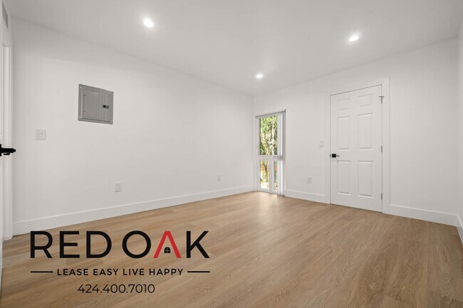 Photo - 17830 Sherman Way Unidad 237