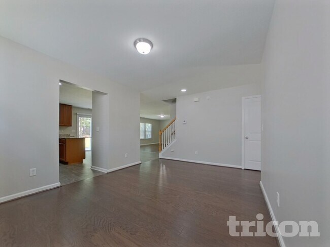 Photo - 461 Denman Loop