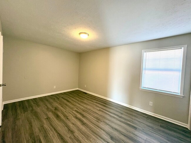 Photo - 84 Hickory Hills Dr