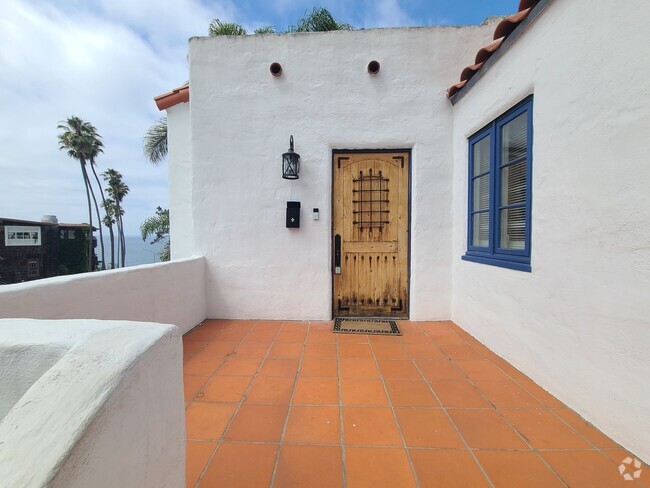 Building Photo - Charming 2 Bed 1 bath "monthly rental" in ...