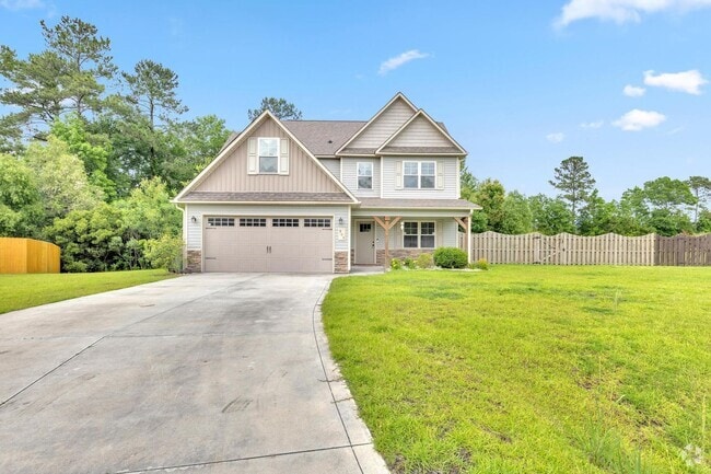 Building Photo - Bridgeport Home with Community Pool!