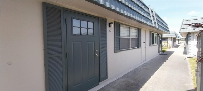 Building Photo - 1811 Bedford Ln Unit 157