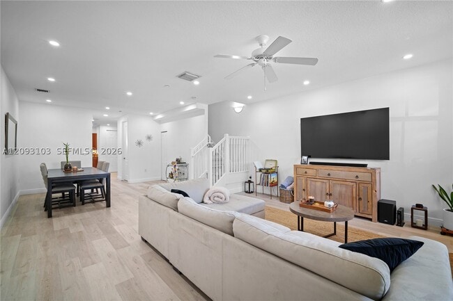 317 SW 13th St