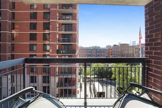 Building Photo - 700 1st St Unit 6K
