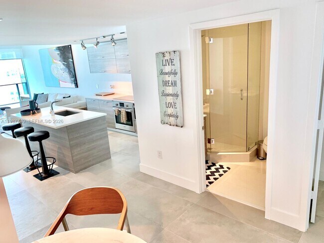 Photo - 650 NE 32nd St Unidad 4206