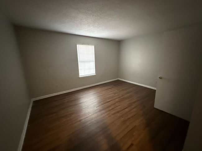 Photo - 304 Carriage Ln Unit B