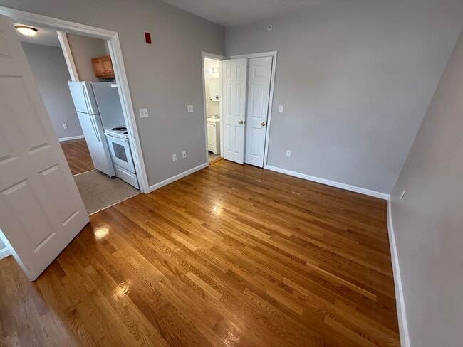 Building Photo - 3 Kingsley Terrace Unit 8 Rental