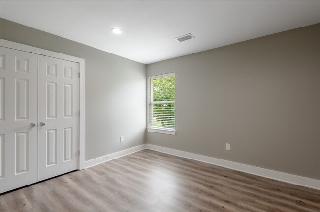 Photo - 140 Shady Oaks
