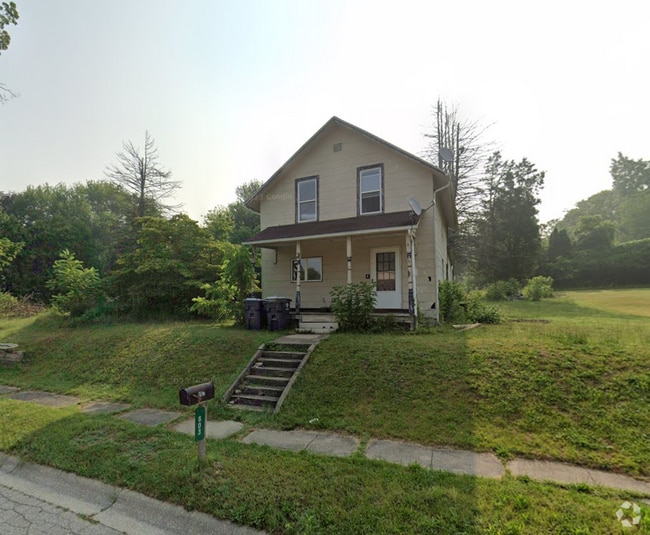 Building Photo - 603 S Oak St Rental