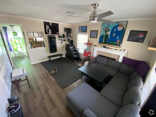 Building Photo - 802 S 1st St Unit Large Rental