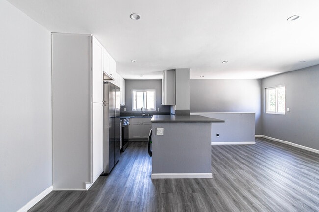 Building Photo - 9936 Caminito Bolsa Unit 9936 Caminito Bolsa