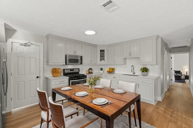 Photo - 915 Avenue E