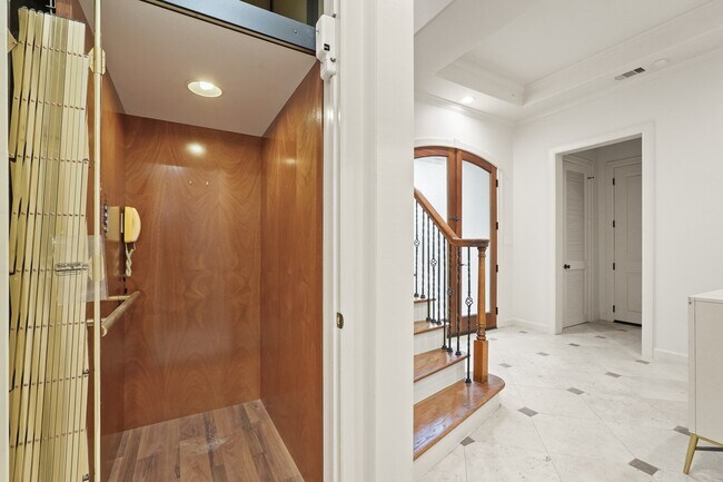 Photo - 521 Lovett Blvd