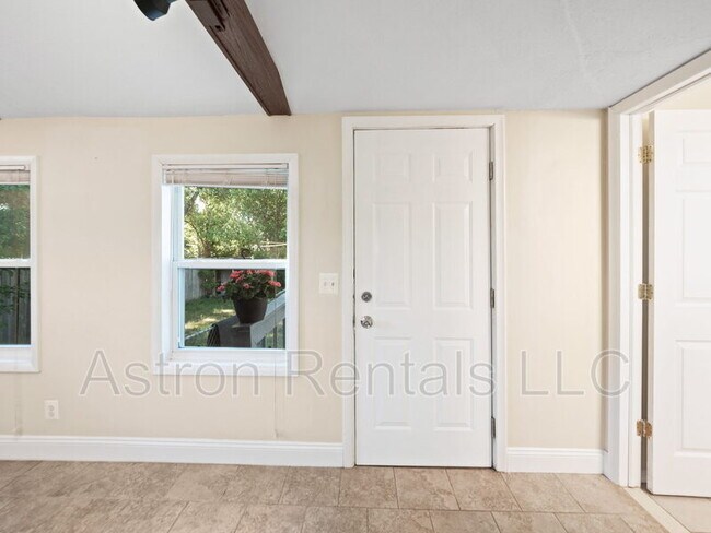 Photo - 1073 LaSalle Ave