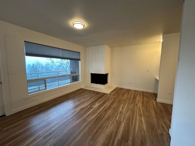 Photo - Updated 2bed/1bath Apartment in Prime Redmond Location! Unidad B4