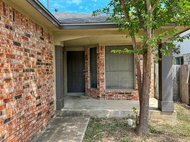 Photo - 305 N Heatherwilde Blvd