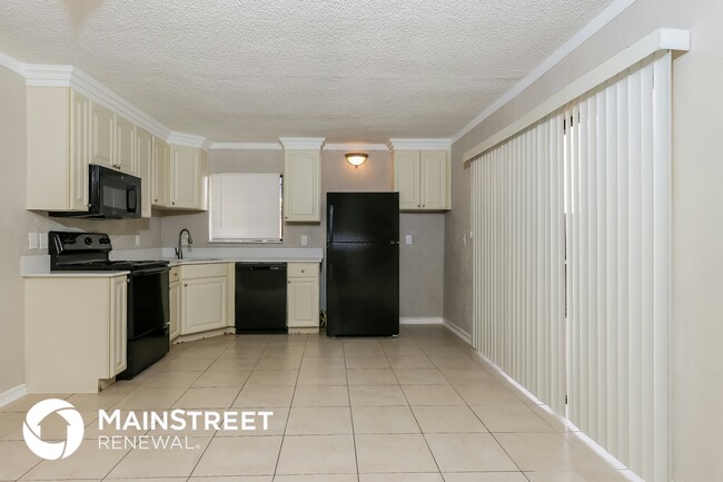 Photo - 4011 Palm Bay Cir