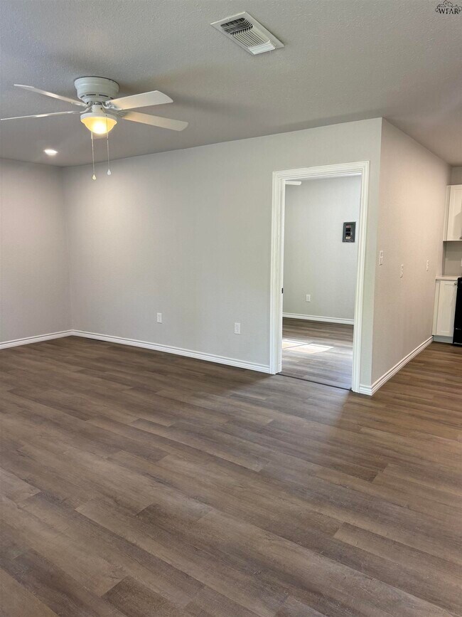 Photo - 1030 Wesley Dr