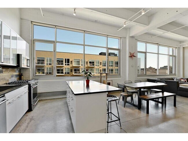 Building Photo - 700 N Washington Ave Unit 514