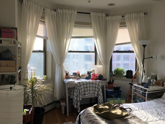 Building Photo - 1021 Tremont St Unit 3 Rental