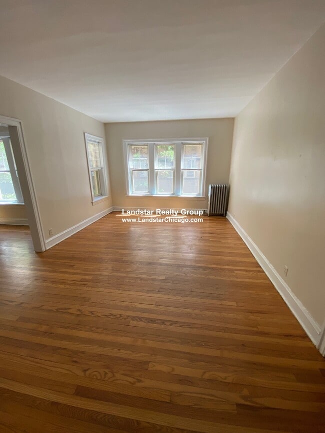 Building Photo - 832 Reba Pl Unit 1N