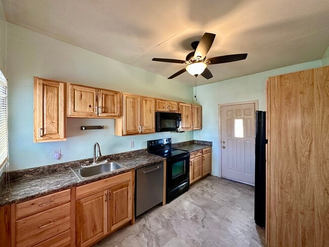 Photo - 628 Superior St