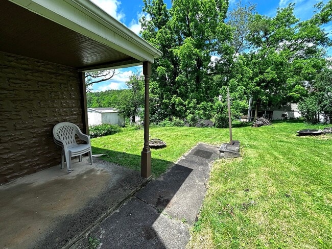Photo - 553 Foundry St