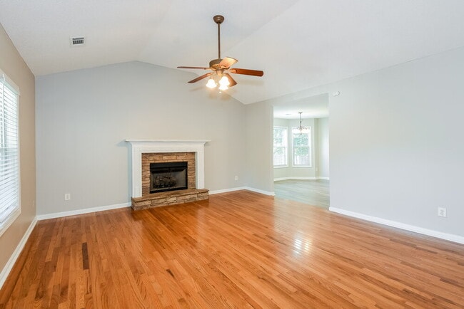 Photo - 313 Split Rail Way