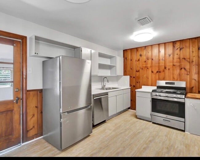 Photo - 2044 Thonig Rd