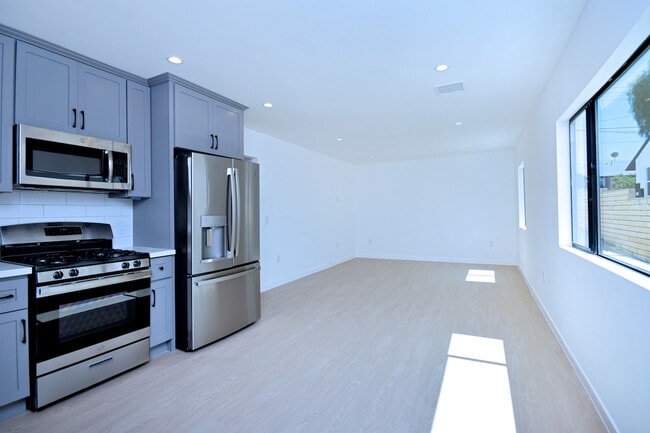 3416 Bellevue Ave