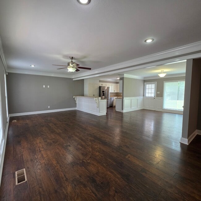 825 Community Ave
