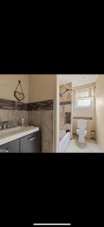 Photo - 910 Mechanic St