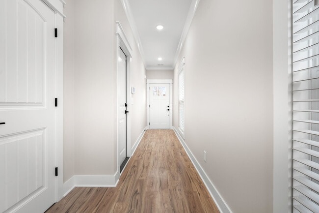 Photo - 454 E State St