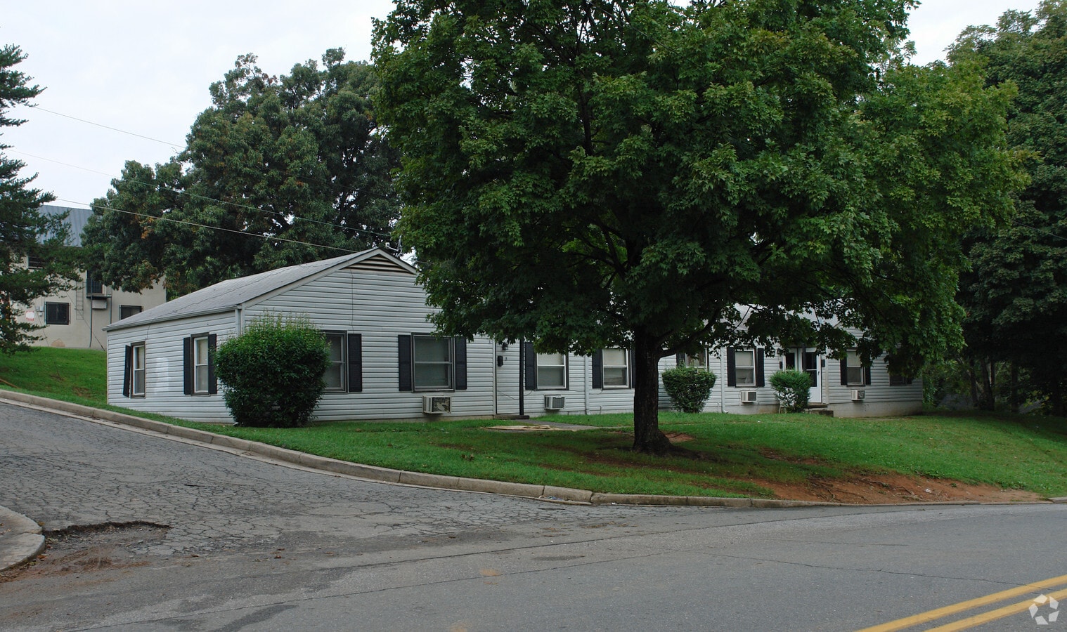 Skyline Village Apartments - Skyline Village Apartments