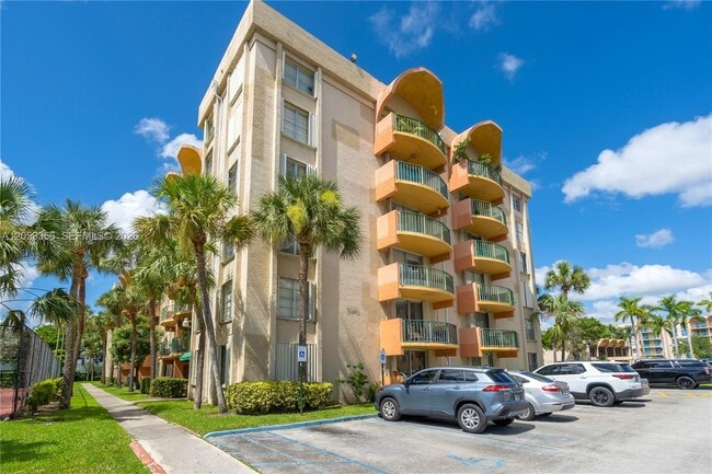 Building Photo - 9320 Fontainebleau Blvd Unit 214