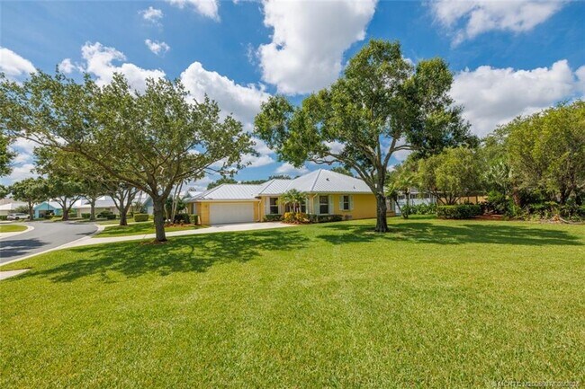 Photo - 2198 SW Mayflower Dr
