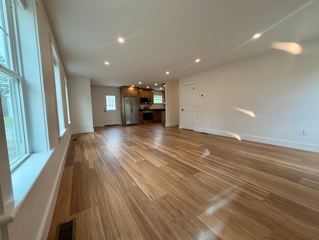 122 S Silver Ln