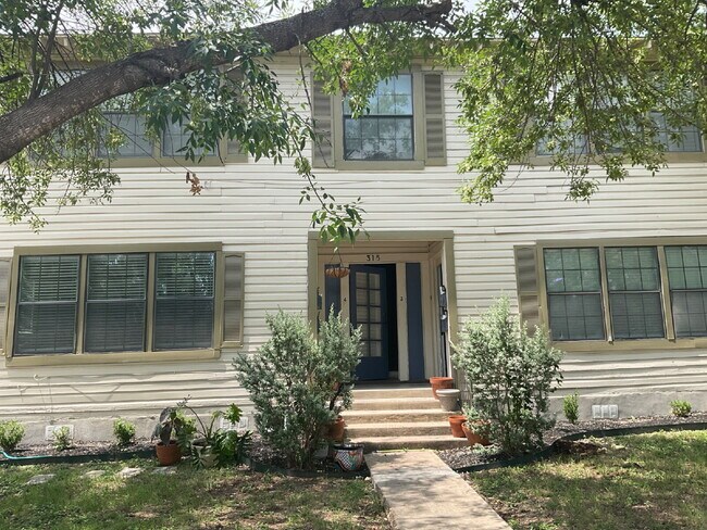 1 Bedroom Close to SAC/Alamo Heights - 1 Bedroom Close to SAC/Alamo Heights Apartment Unit 1