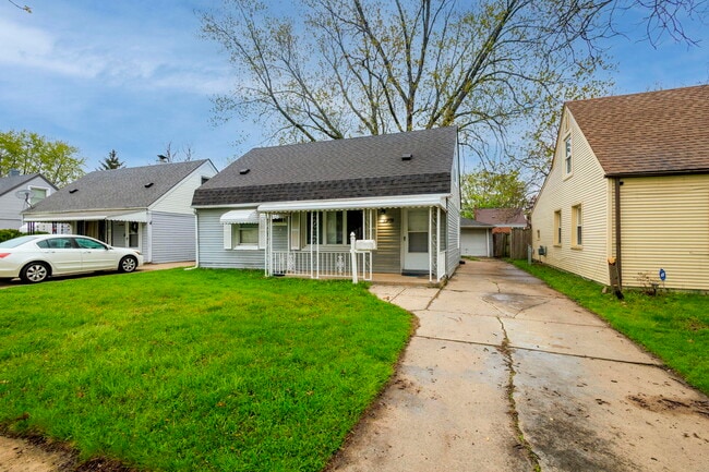 Building Photo - 22778 Almond Ave