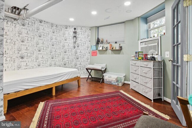 Photo - 1855 Calvert St NW Unidad LL2
