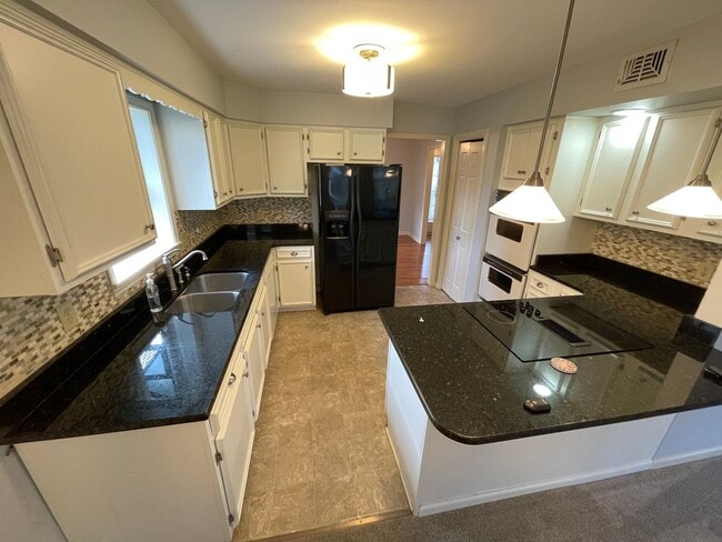 Photo - Charming 4 Bedroom Home in Downtown Shelbyville – Prime Location & Classic Comfort