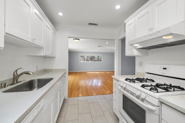 Photo - 2228 Warfield Ave