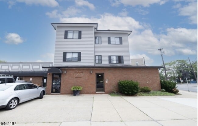 Building Photo - 174 Washington Ave Unit 3