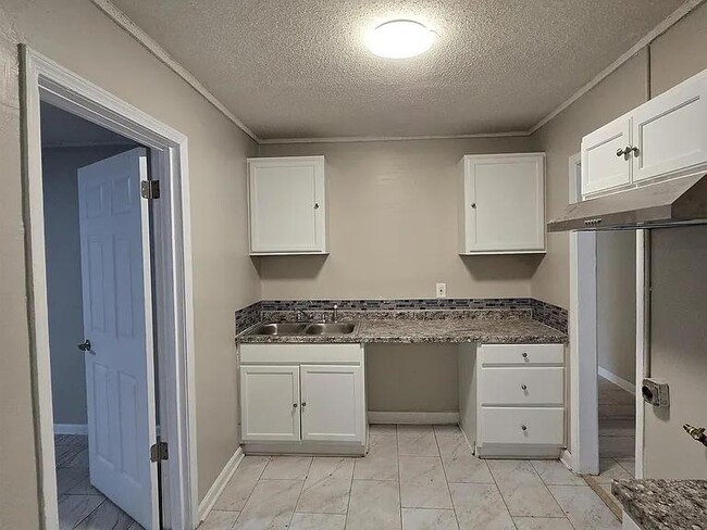 Photo - 3198 Millwood Rd