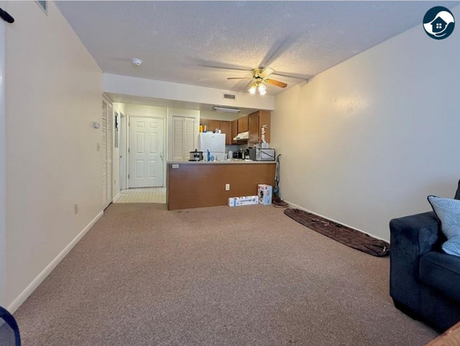 Photo - 229 E King St