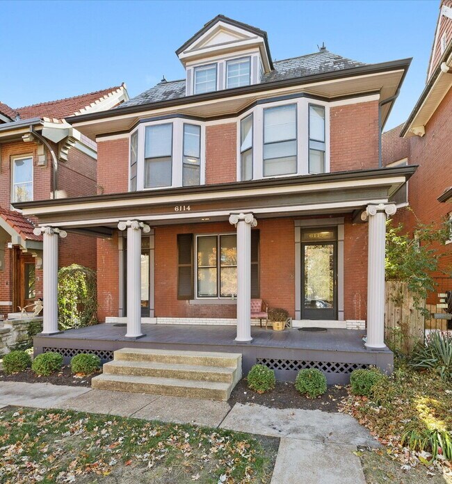 Photo - "Charming 3-Bed Duplex with Hardwood Floors & Cozy Fireplace - 6114 Waterman Blvd, St. Louis!" ST...