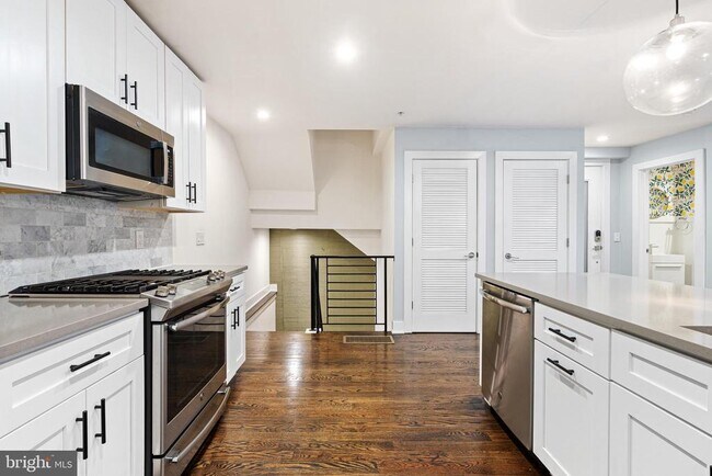 Building Photo - 1649 E Eyre St